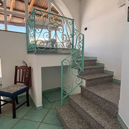 Sunny Terrace Retreat Casa de Férias Ísquia